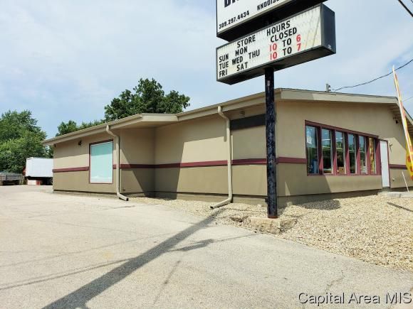 562 N Henderson St, Galesburg, IL 61401